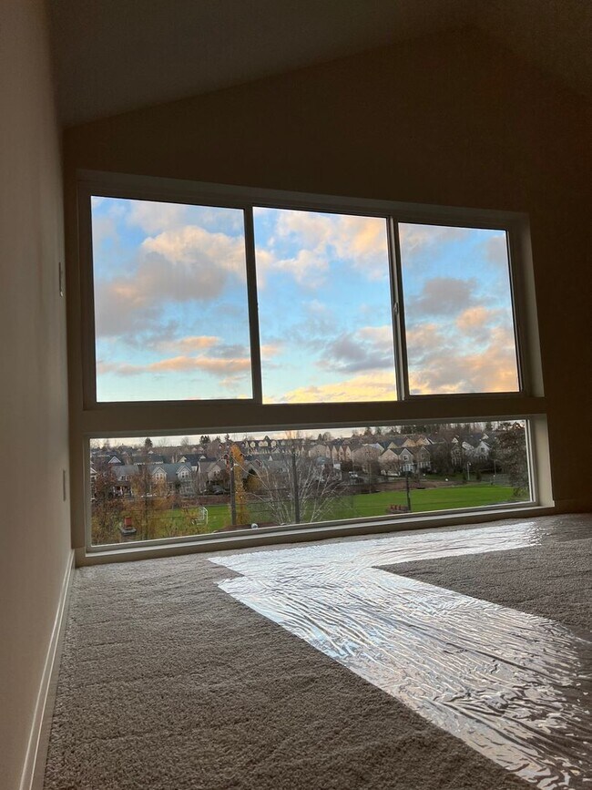 Building Photo - Immaculate 3 Bed 2 Bath Seattle Townhome @ An Incredible Location!