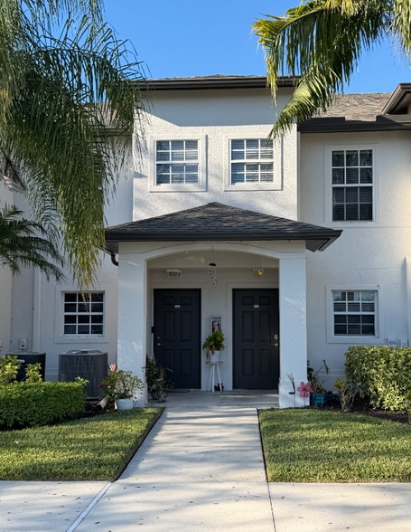 Building Photo - 9047 Gervais Cir