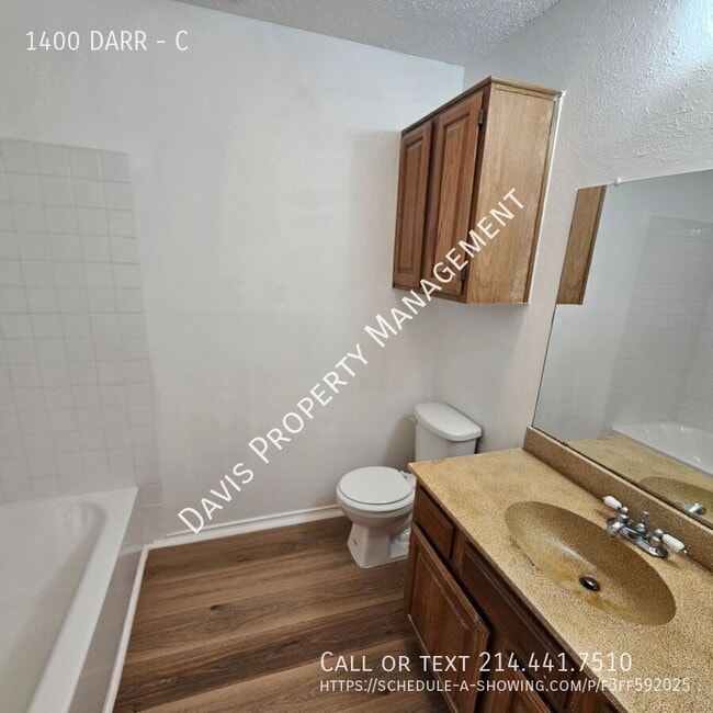 Building Photo - 1400 DARR-C