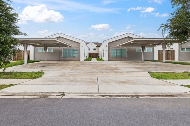 Building Photo - 1408 E Hibiscus Ave