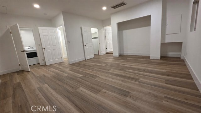 Building Photo - 18224 Chatsworth St