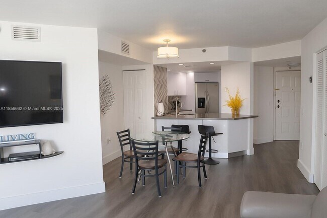 Building Photo - 5880 Collins Ave