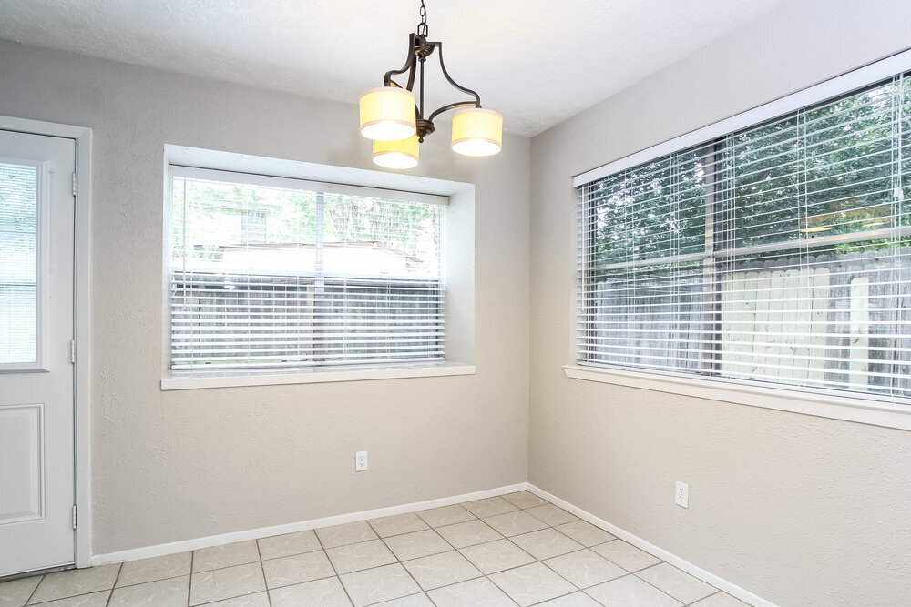 Building Photo - 9215 Grandview Park Dr