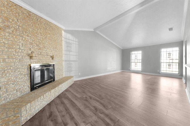 Building Photo - 2523 W Greens Rd