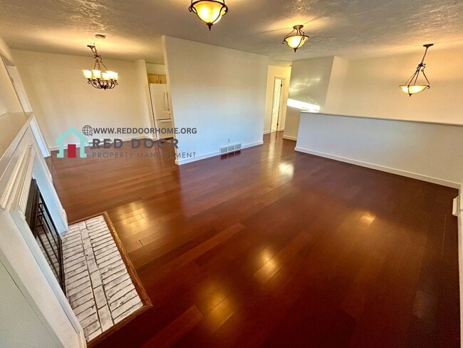 Building Photo - Modern 2 Bed / 1 Bath Duplex | Prime Great Falls Location |