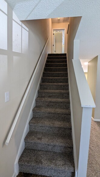 Building Photo - 2107 Alpine Rd