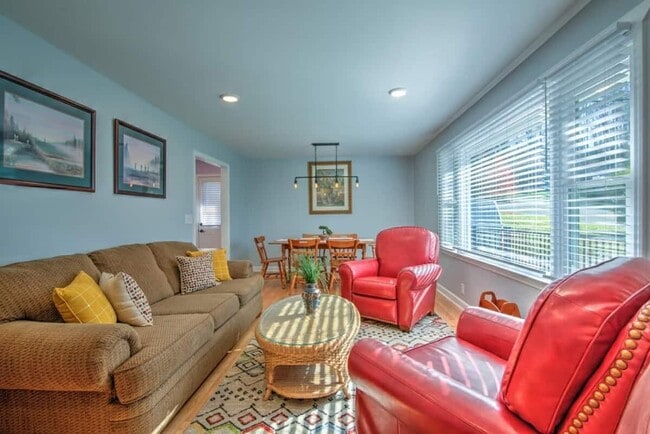 Building Photo - 201 Springdale Rd