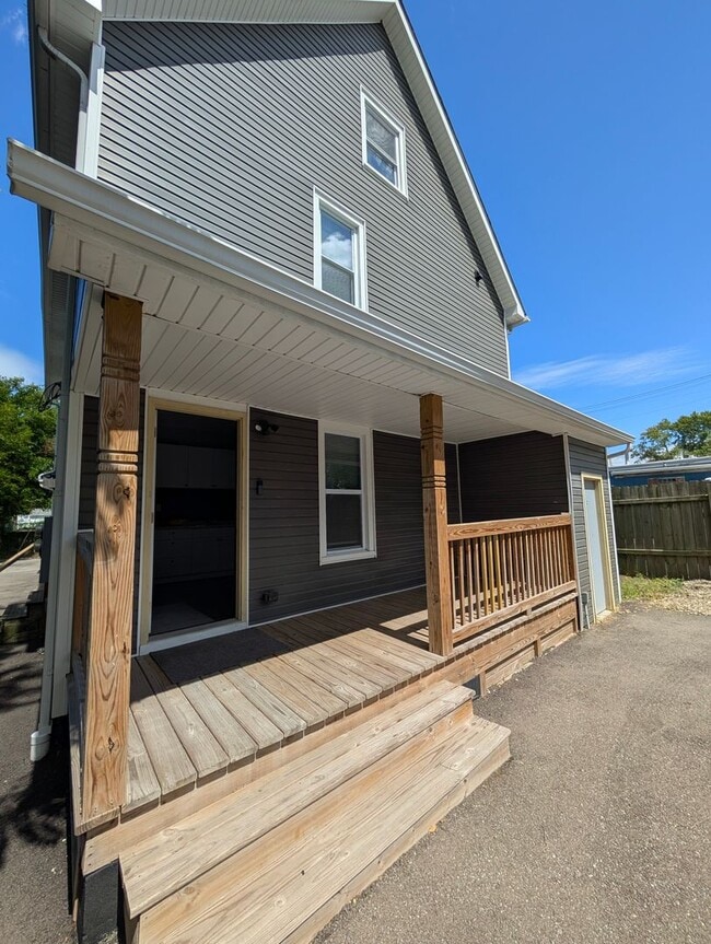 Building Photo - 1431 Rowley Ave