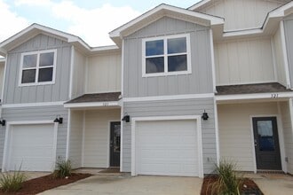 Building Photo - 323 Callie Dr