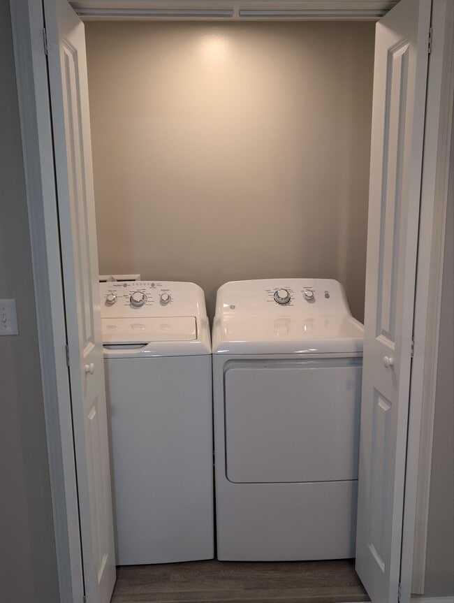 Building Photo - 3210 Delia Ln NW