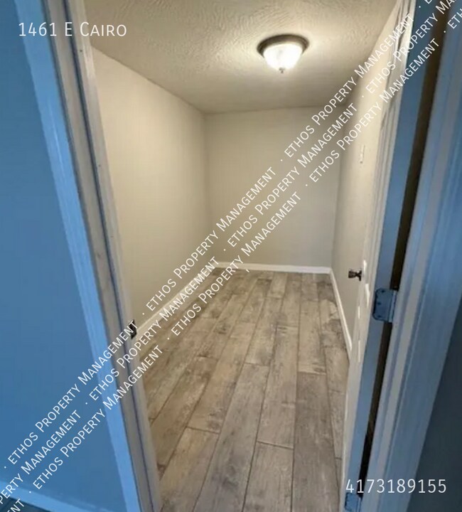 Building Photo - 1461 E Cairo-