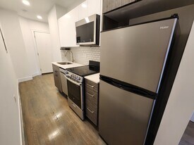 Building Photo - 42 Joy St