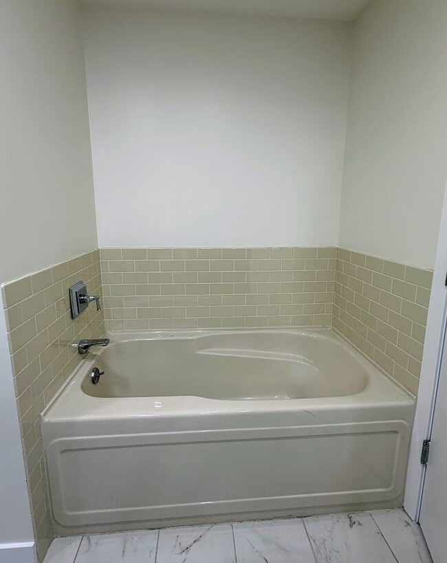 Building Photo - 700 W Harbor Dr