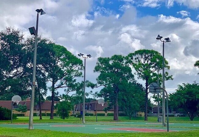 Building Photo - 2BR/2.5BA Townhome in the Heart of Palm Beach Gardens