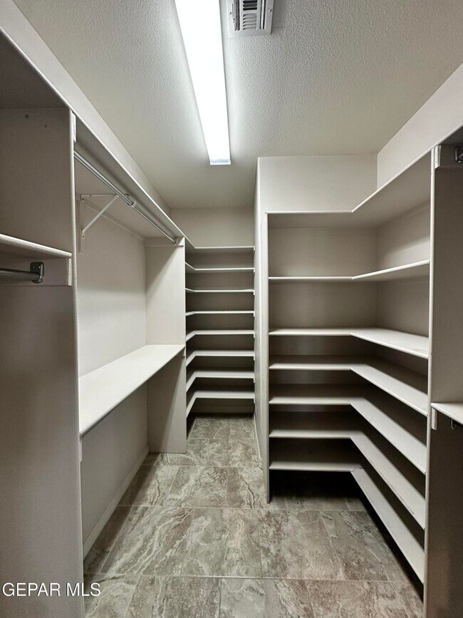 Building Photo - 13108 Round Ridge