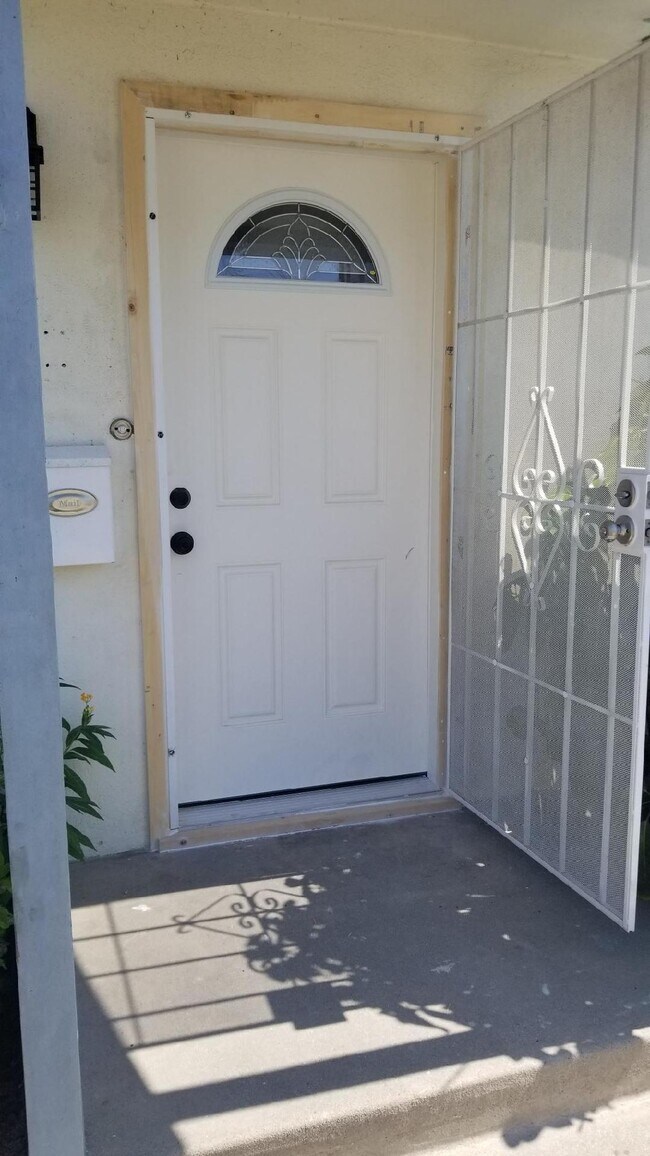 Front Door - 57 W 52nd St