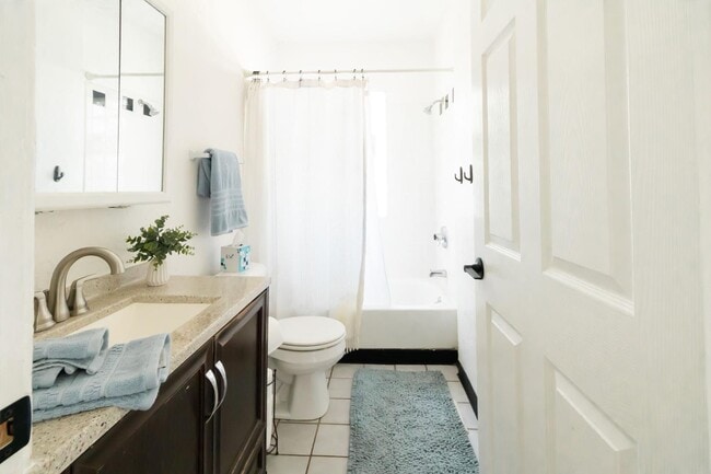 Building Photo - 2240 Murray Hill Rd