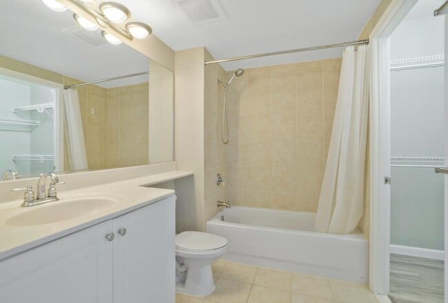 Building Photo - 851 N Glebe Rd