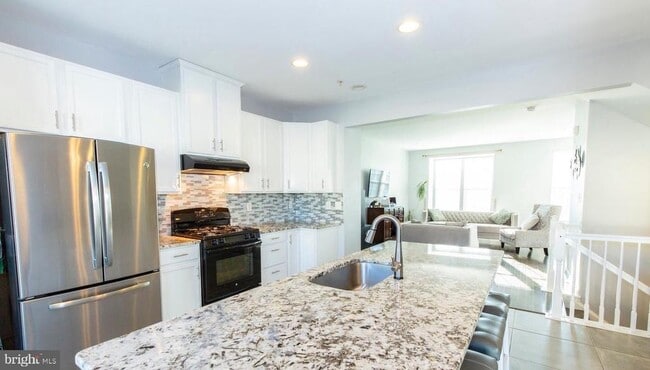 Building Photo - 18540 Hickory Meadow Dr