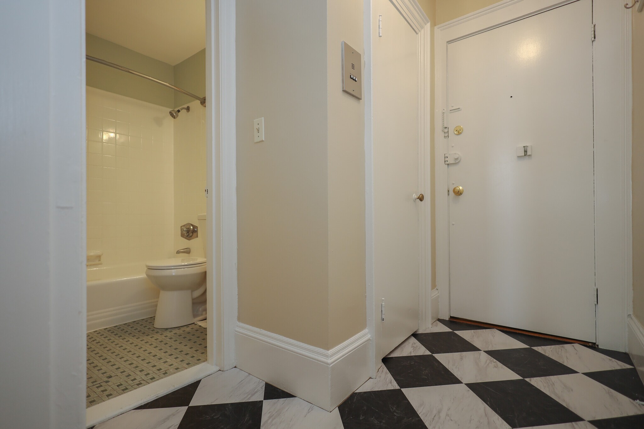 Building Photo - 465 Park Dr