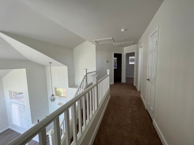 Building Photo - 3 bedroom and 2.5 bath in prime Henderson !! 89074 - Nearby School!