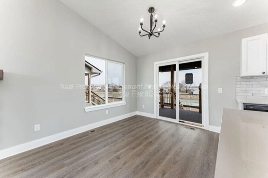 Building Photo - 1256 Main St