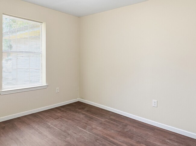 Building Photo - 2330 Cades Cove Dr
