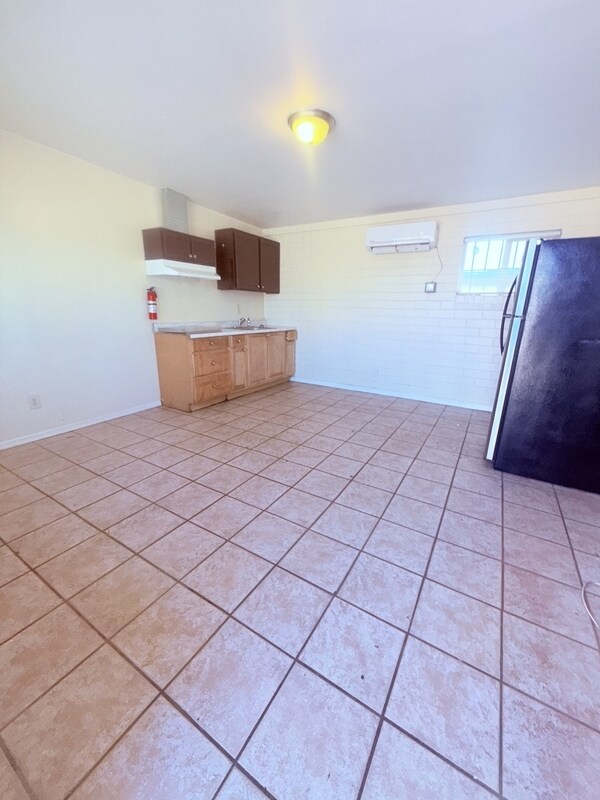 Building Photo - 232 W Flores St