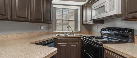 Building Photo - 808 Custer St