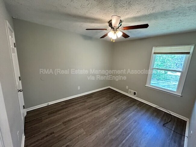 Building Photo - 254 N McDonough Rd