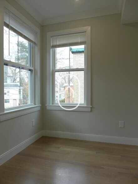 Building Photo - 80 Strathmore Rd
