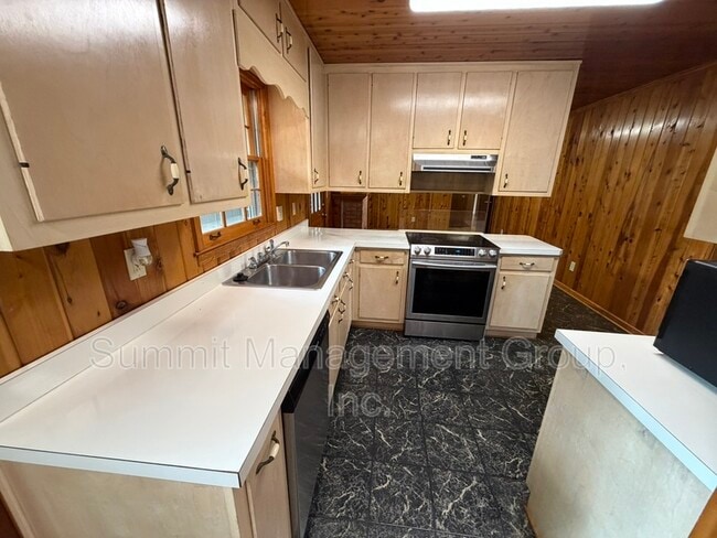 Building Photo - 200 Indian Creek Dr