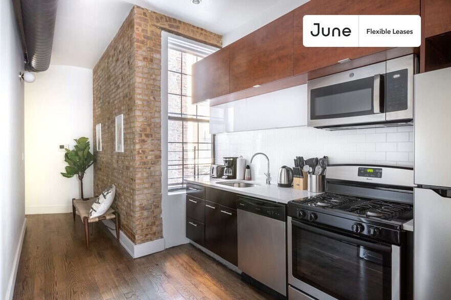 Building Photo - Adorable ROOM at The Clark House