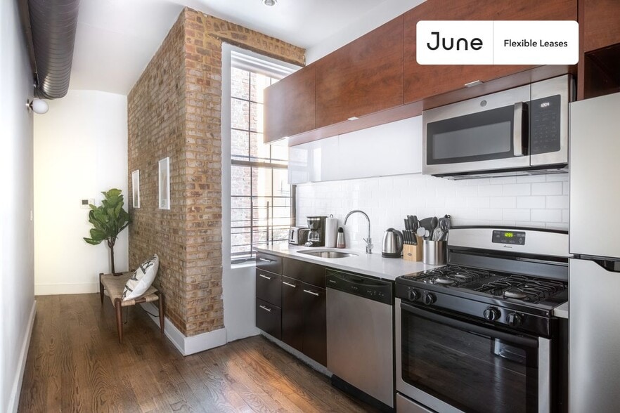 Building Photo - Cute ROOM at The Clark House