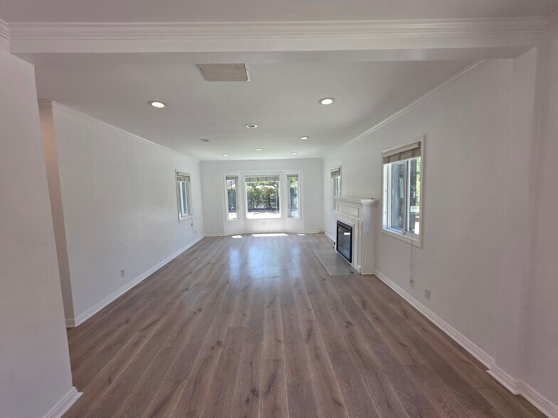 Building Photo - 9805 La Tuna Canyon Rd