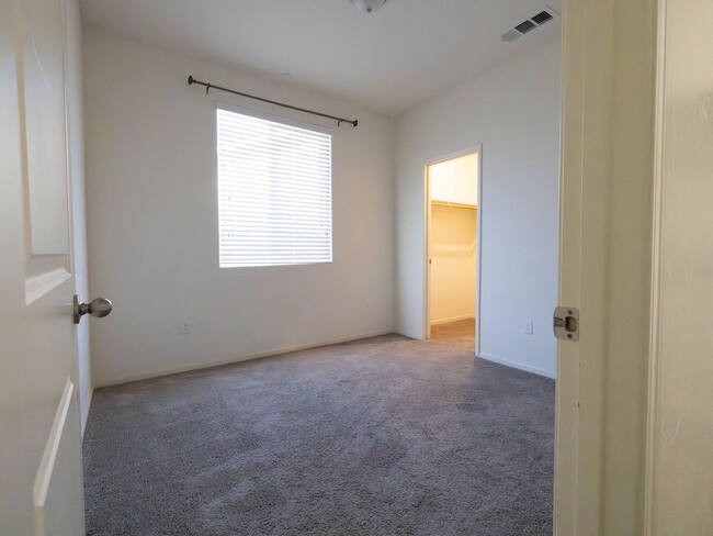 Building Photo - Lovely 3 bedroom home for rent in Hanford CA