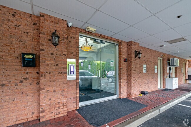 Building Entry - River Cottage