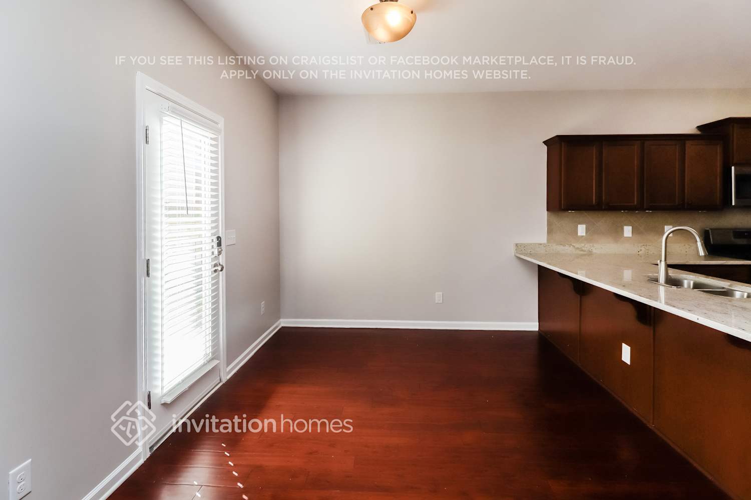 Building Photo - 8112 Dumphries Dr