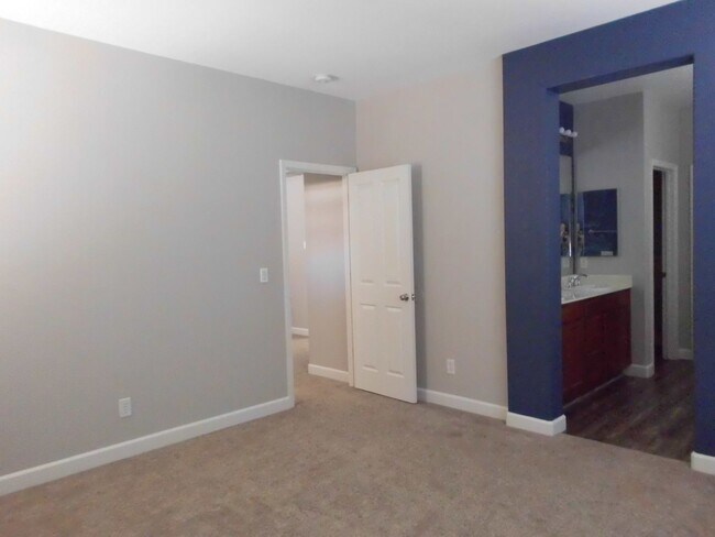 Building Photo - 207 Coulter Way