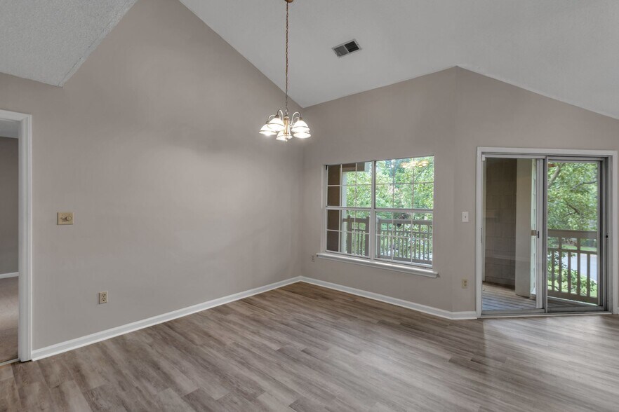 Building Photo - 5009 Sharon Rd