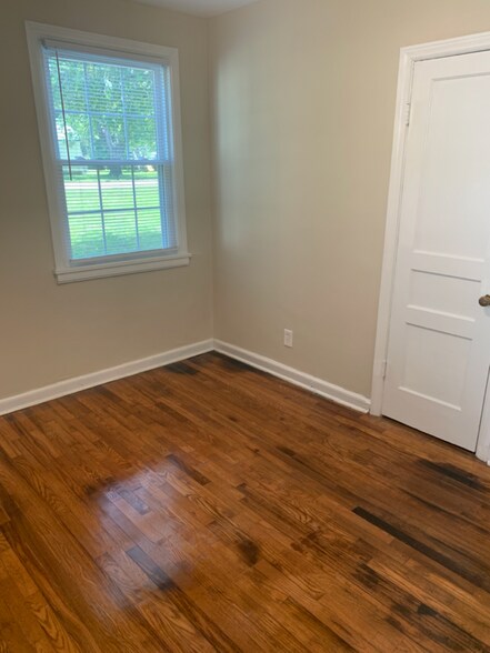 Building Photo - 302 Kent Rd