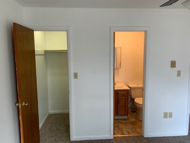 Building Photo - 703 S 28th St