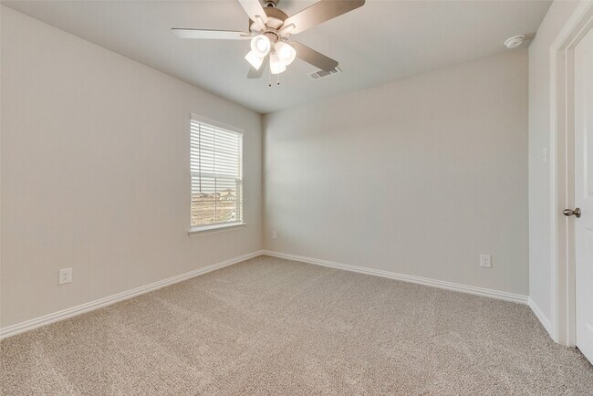 Building Photo - 1532 Twin Frks Dr