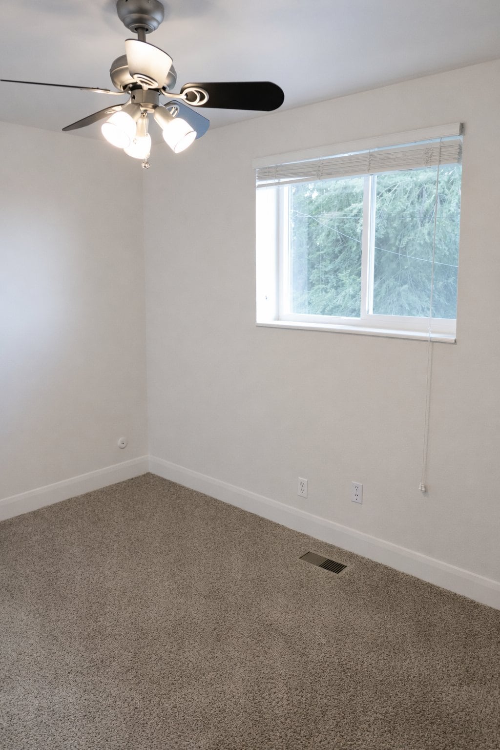 Building Photo - 475 Wall St