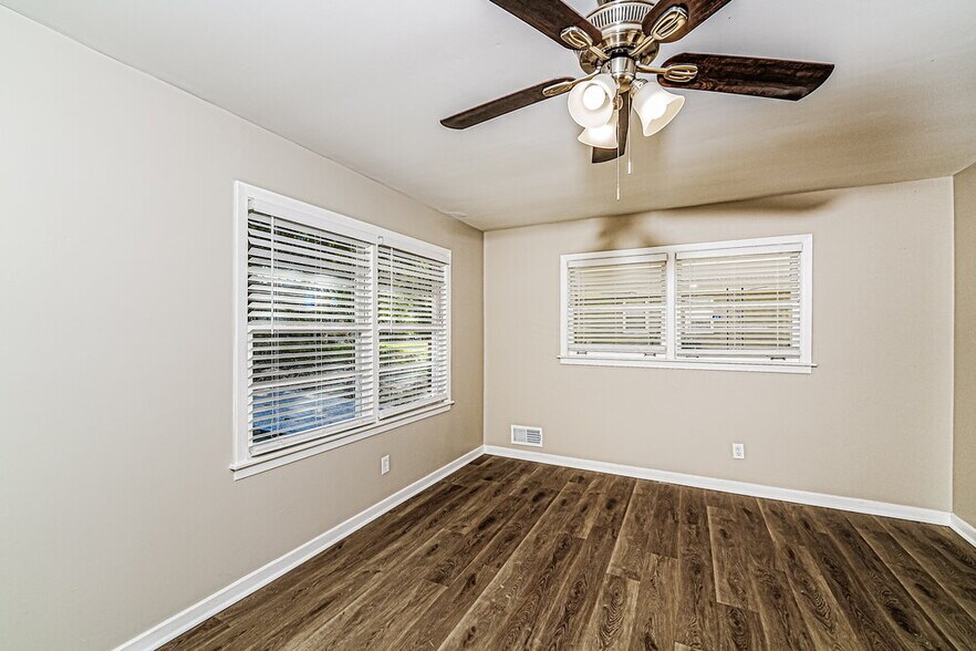 Building Photo - 1716 2nd St NE