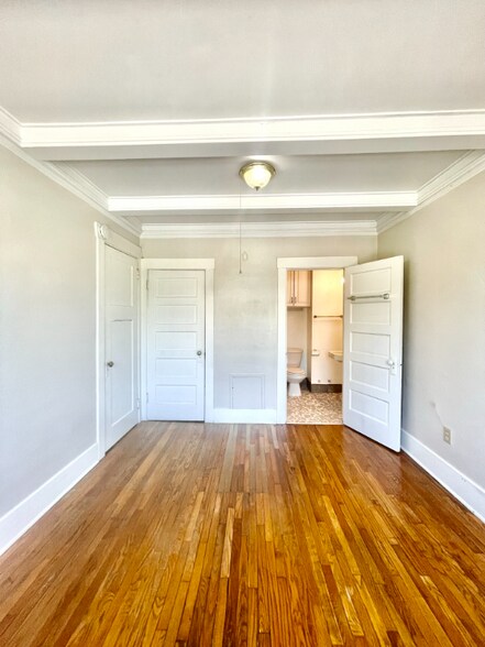 Building Photo - 901 N M St