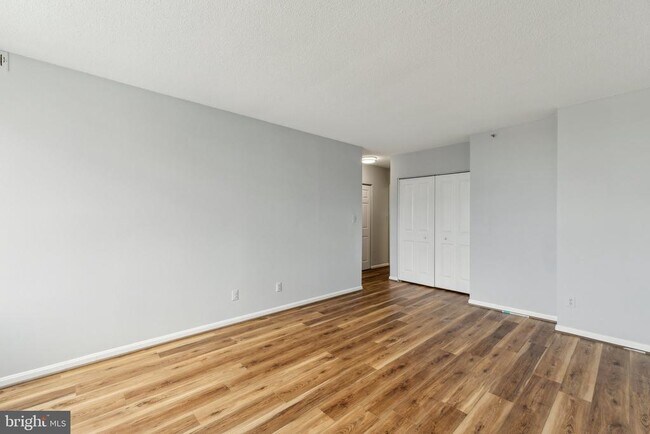 Building Photo - 3713 S George Mason Dr