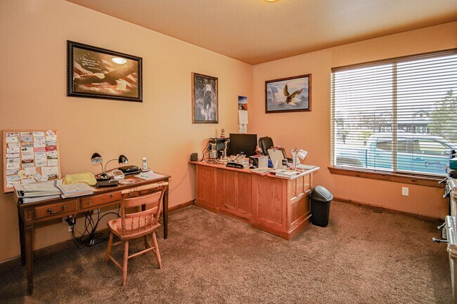 Building Photo - Beautiful home on acreage!