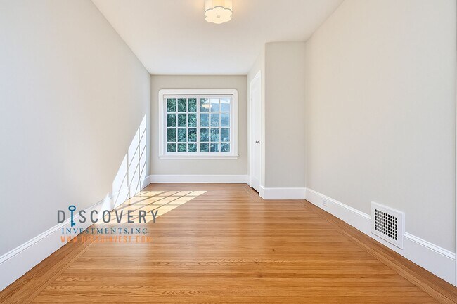 Building Photo - Upper Rockridge 3 Bedroom Home Coming Soon!