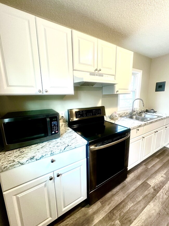 Building Photo - 801 E Moore St